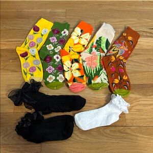 Brand New Socks Set of 8 Colorful Flower Black White